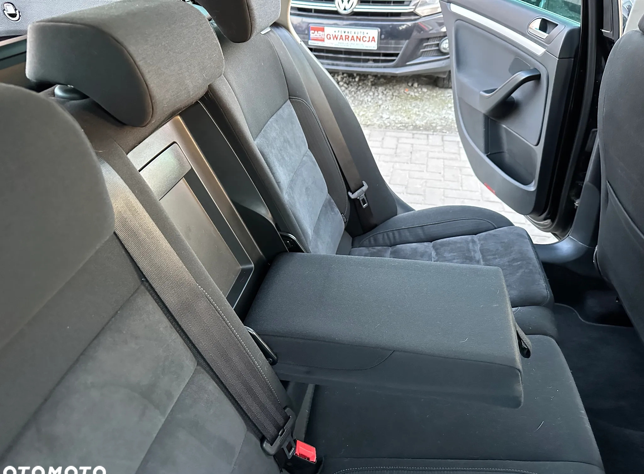 Volkswagen Golf cena 25900 przebieg: 185000, rok produkcji 2011 z Piaski małe 704